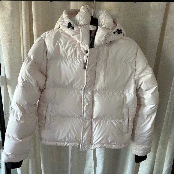 SOLD White Aritzia super puff - Picture 1 of 5